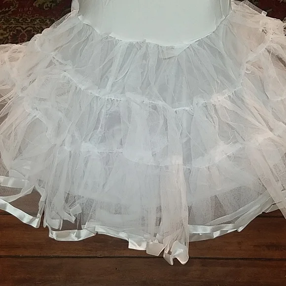 Nwot Wedding dress skirt hoop - Picture 3 of 4